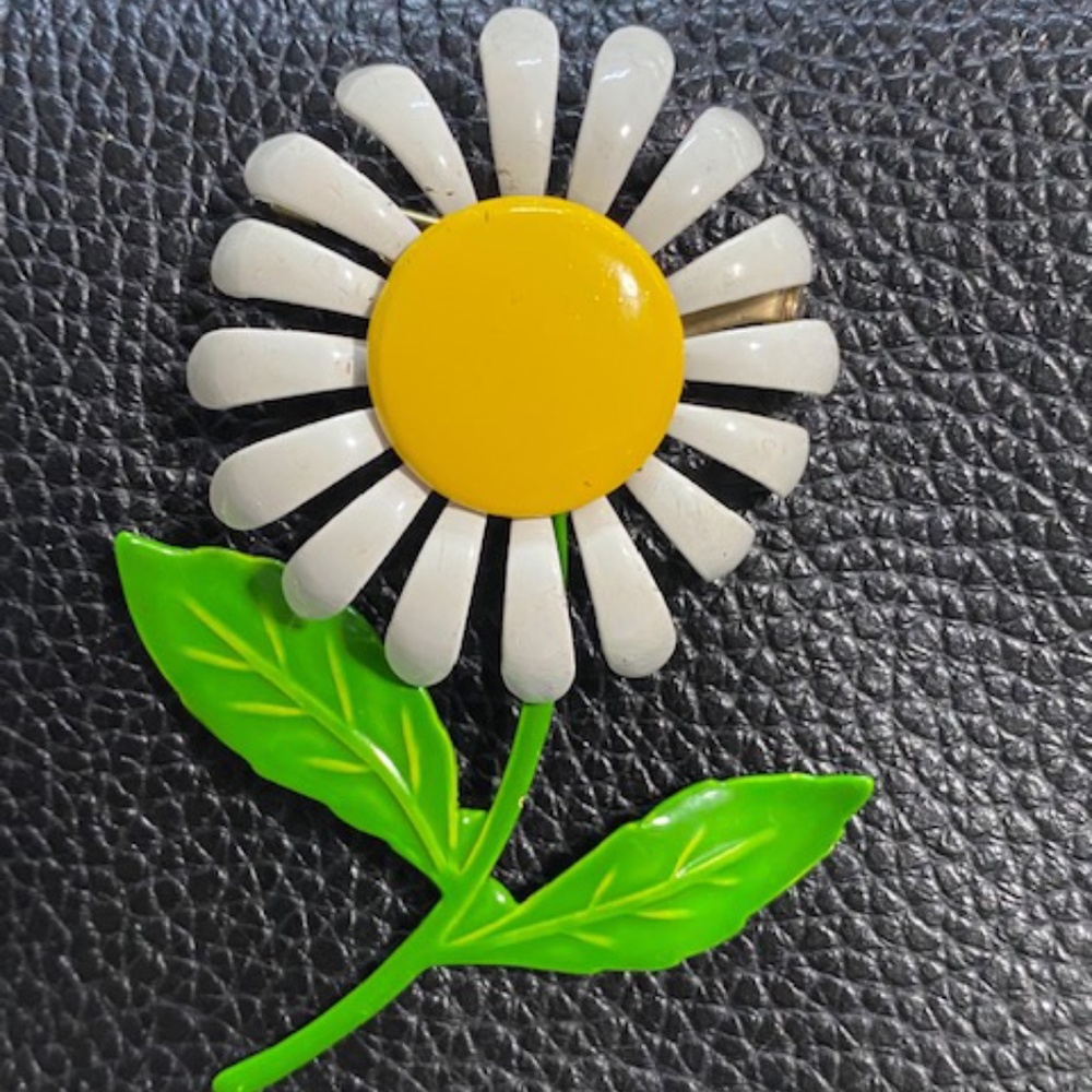 Vintage Daisy Pin